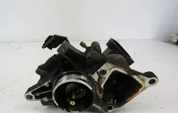 Ford Mondeo Mk III Vacuum pump XS7Q2A451BH