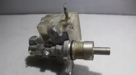 Land Rover Discovery 3 - LR3 Master brake cylinder 74471269-C