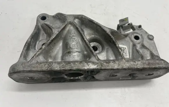 Mercedes-Benz GLA H247 Engine mounting bracket A6542230004