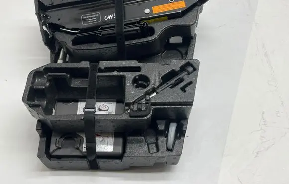 Porsche Cayenne (92A) Tool set 7P0012112J 7P5012177