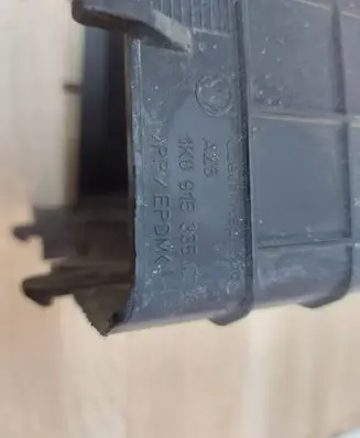 Volkswagen PASSAT B6 Battery box tray cover/lid 1K0915335C