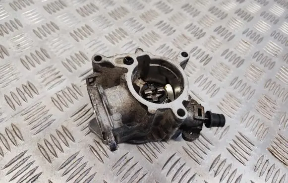 Skoda Superb B6 (3T) Vacuum pump 06J145100B
