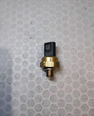 Audi A6 S6 C8 4K Oil pressure sensor 04C906060C