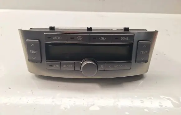 Toyota Avensis T250 Climate control unit 5590005270 MB1465704433