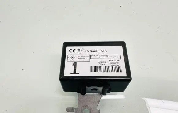 Toyota Yaris Door control unit/module 10R0311005