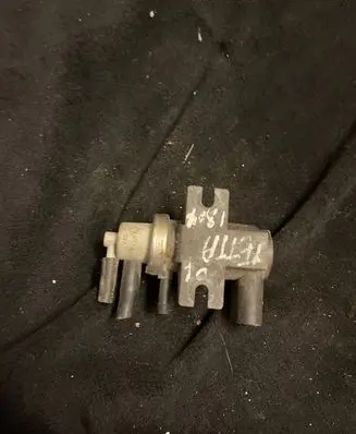 Volkswagen Jetta V Turbo solenoid valve 1J0906627
