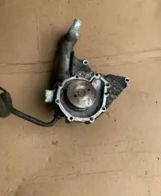 Mercedes-Benz W123 Water pump