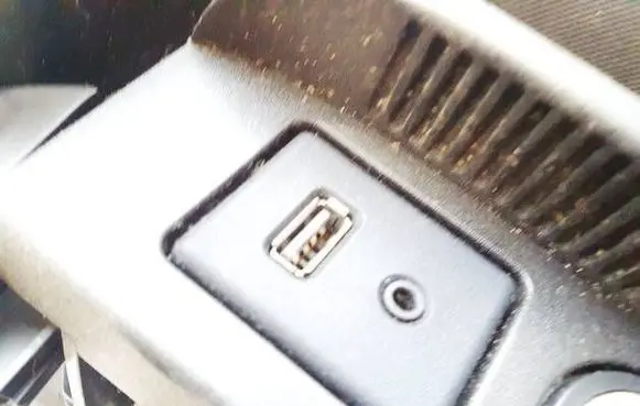Opel Zafira C USB socket connector 