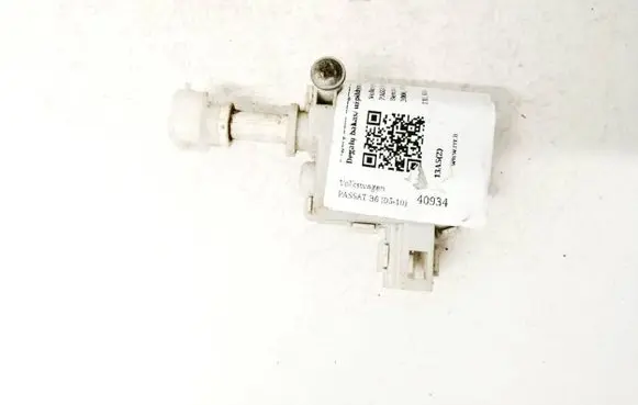 Volkswagen PASSAT B6 Central locking motor 3c0810773