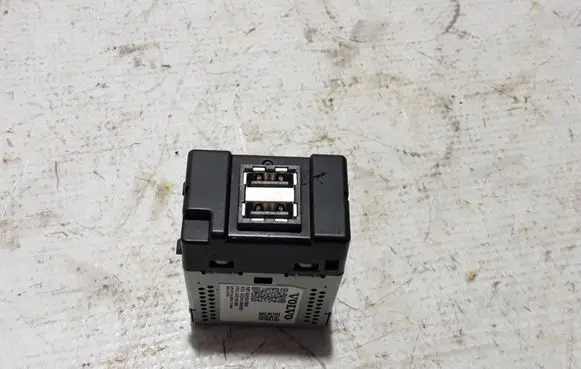 Volvo S90, V90 USB socket connector 31415549