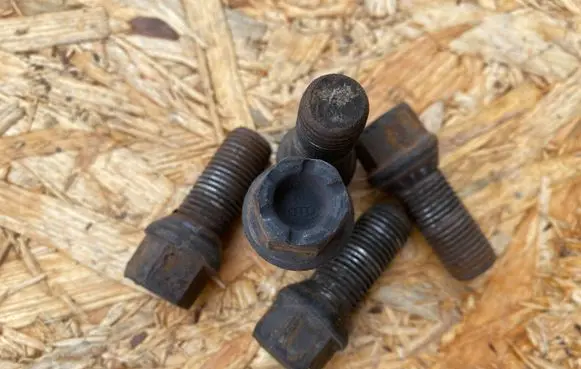 Audi A4 S4 B5 8D Nuts/bolts 