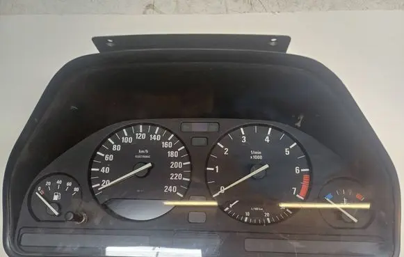 BMW 5 E34 Speedometer (instrument cluster) 8361120 9220300980 8361123