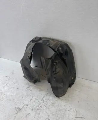 Front wheel arch liner splash guards