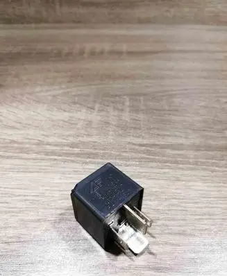 Volkswagen Golf IV Other relay 7M0951253A 95VW10K705CA