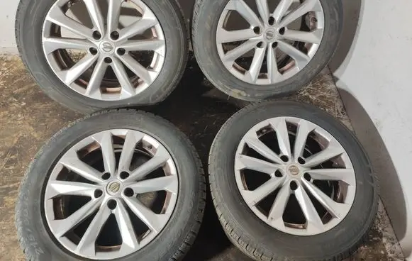 Nissan Qashqai R17 alloy rim