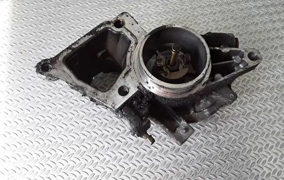 Ford Mondeo Mk III Vacuum pump