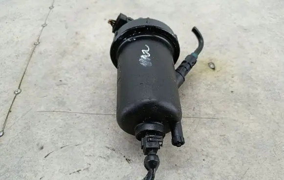 Opel Astra H Fuel filter housing 