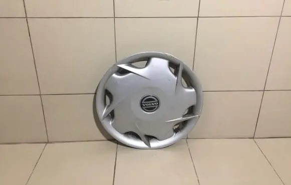 Volvo S70 V70 V70 XC R15 wheel hub/cap/trim 9157949