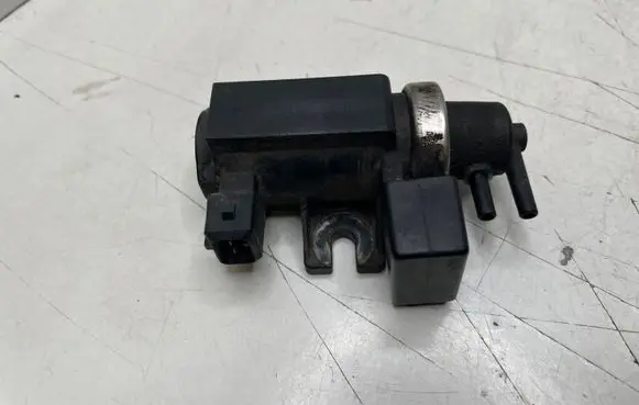 BMW 5 E60 E61 Turbo solenoid valve 2247906 72279600 03T296