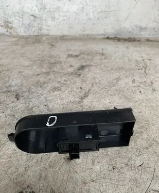 Opel Zafira B Electric window control switch 13228709