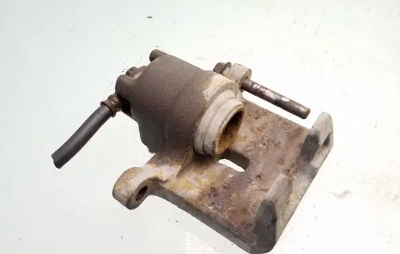Mitsubishi Pajero Rear brake caliper