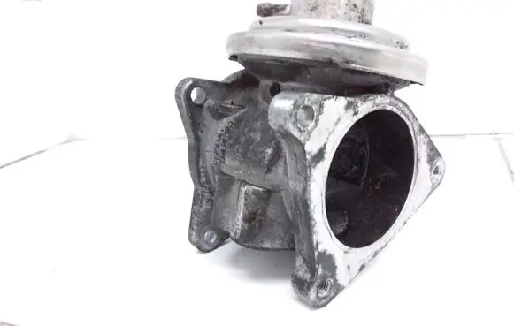 Skoda Octavia Mk2 (1Z) EGR valve 038129637D
