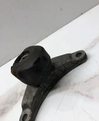 Audi A4 S4 B7 8E 8H Engine mounting bracket 8E0199339