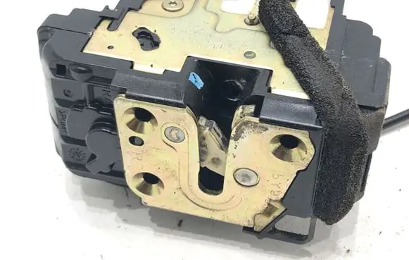 Nissan Murano Z50 Front door lock