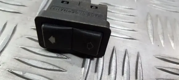 BMW 5 E39 Electric window control switch 8368974
