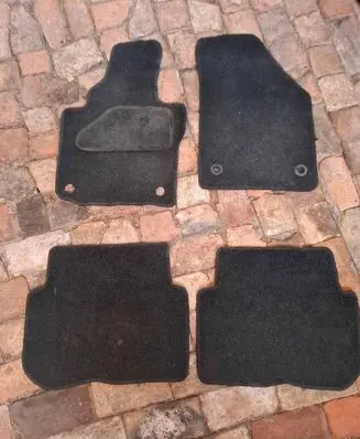 Volkswagen Touran I Car floor mat set 