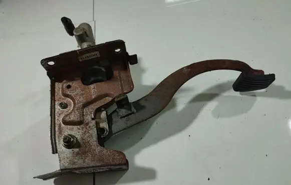 Chevrolet Aveo Clutch pedal 