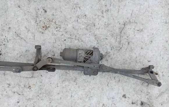 Peugeot 308 Wiper motor 0390241869