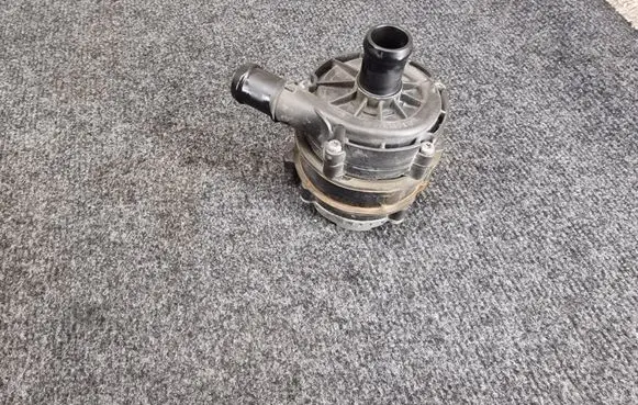 Volkswagen PASSAT B8 Electric auxiliary coolant/water pump 04L965567