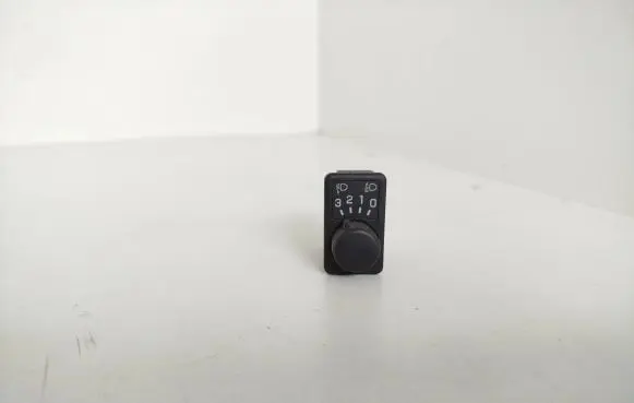 Nissan Primera Headlight level height control switch