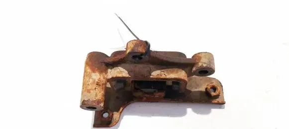 Honda Accord Engine mount bracket