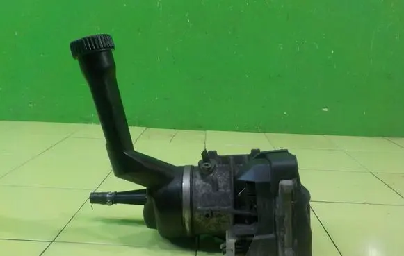 Peugeot RCZ Power steering pump 9673536480