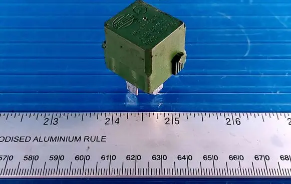 Mercedes-Benz E W211 Other relay A0025427619 4RA007791