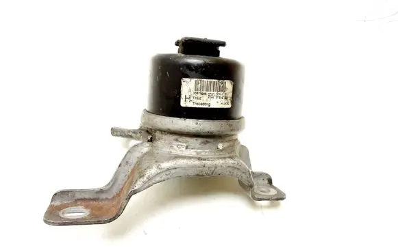 Volvo S60 Engine mount bracket 30671245