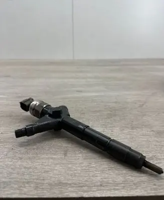 Nissan X-Trail T30 Fuel injector Q1G01239