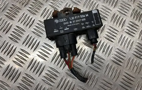 Seat Ibiza III (6L) Coolant fan relay 1J0919506M 898967000