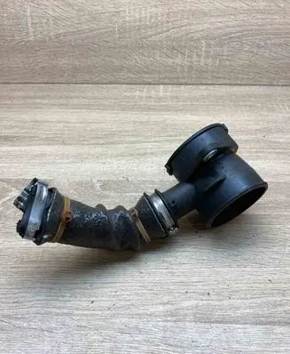 Ford Focus Air intake duct part AV616C784AE