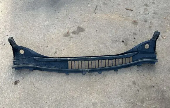 Ford Edge II Wiper trim KT4BR02216