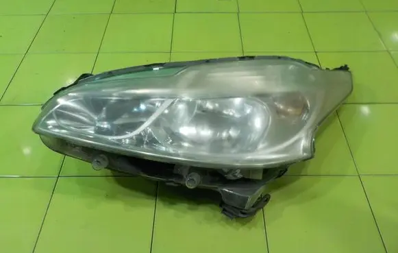 Peugeot 208 I Headlight/headlamp PRZOD