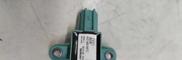 Audi A4 S4 B8 8K Airbag deployment crash/impact sensor 8k0955557