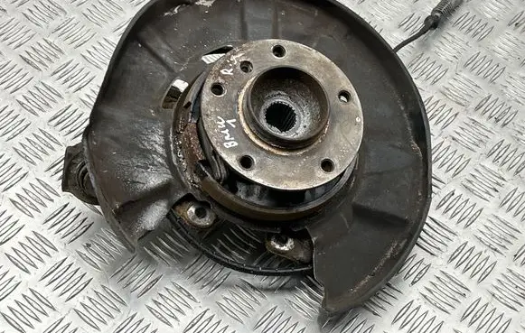 BMW 1 E81 E87 Rear wheel hub spindle/knuckle 