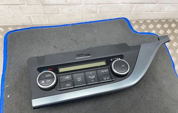Toyota Auris E180 Climate control unit 5590002460 7004E33B
