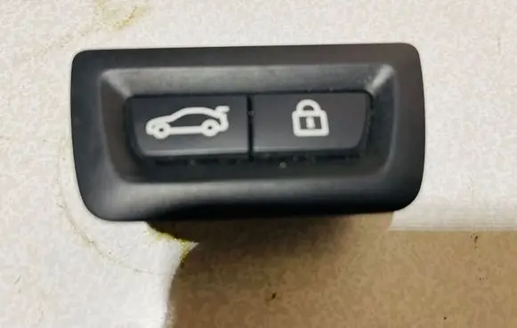 BMW X1 F48 F49 Tailgate/boot open switch button 9275121