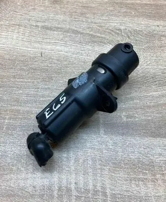 BMW 7 E65 E66 Windshield washer spray nozzle 7001949