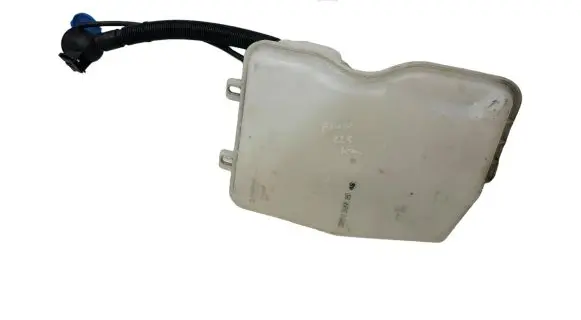 BMW 2 F45 Windshield washer fluid reservoir/tank 61667331418
