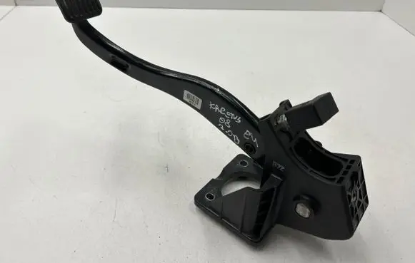 KIA Carens II Brake pedal 328001DXXX